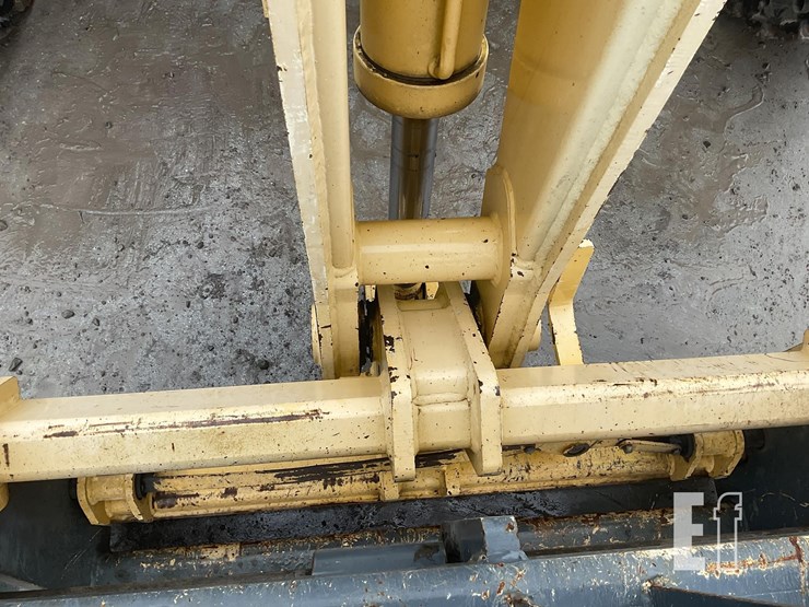 2012-gehl-dl12-40-image-10