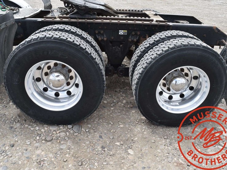 2016-kenworth-t880-image-32