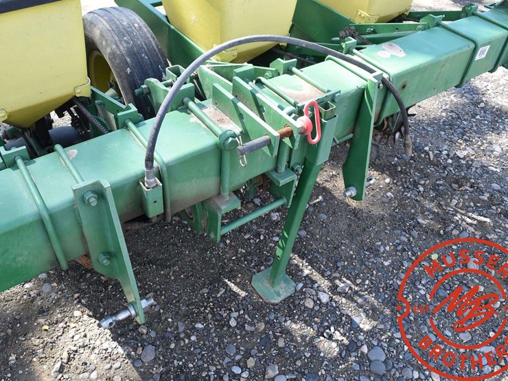 john-deere-30-image-12