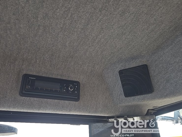 2023-volvo-a25g-image-47