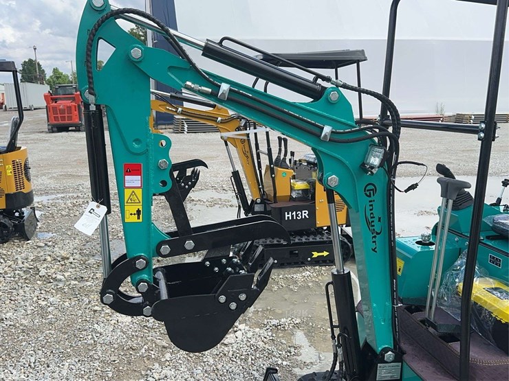 cfg-industrial-h16r-mini-excavator-image-2