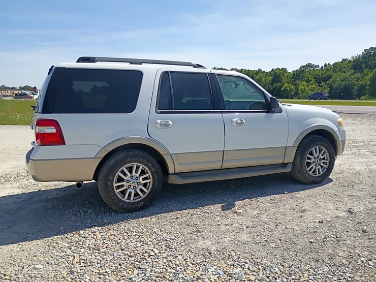 2010-ford-expedition-image-10