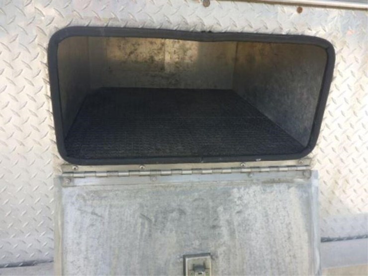 2005-gmc-t8500-image-55