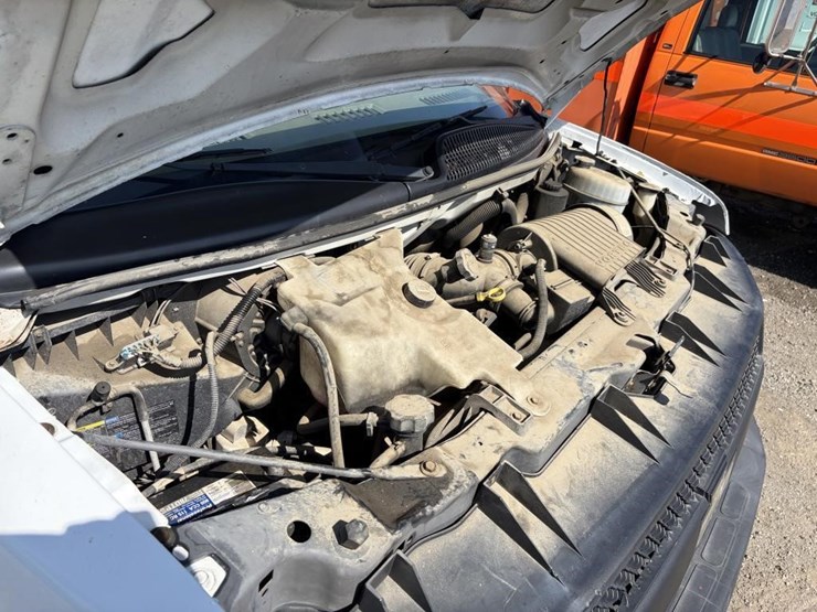 2004-chevrolet-express-2500-image-16