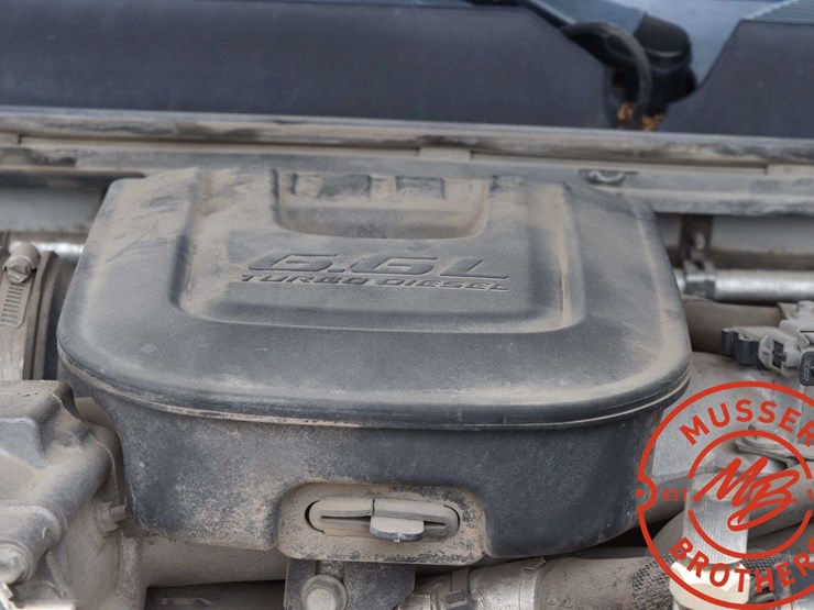 2013-chevrolet-3500-image-25