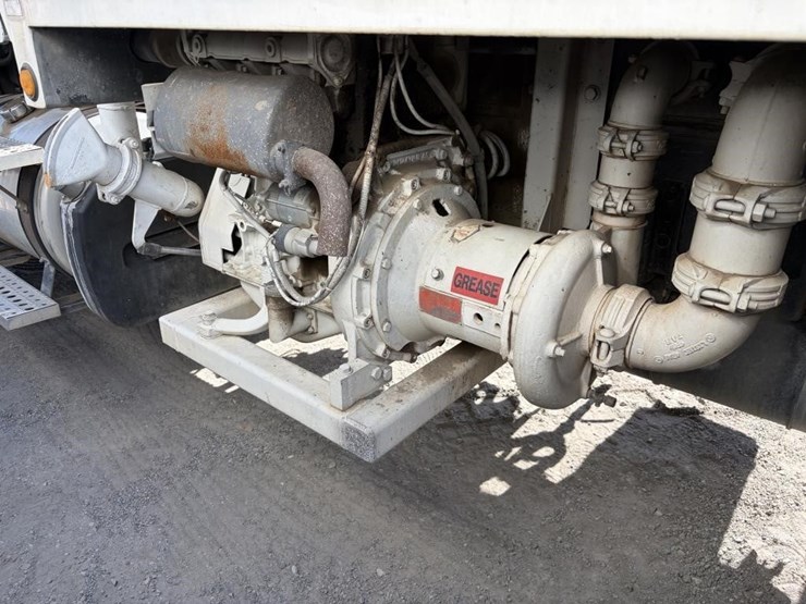 2012-freightliner-114sd-image-15