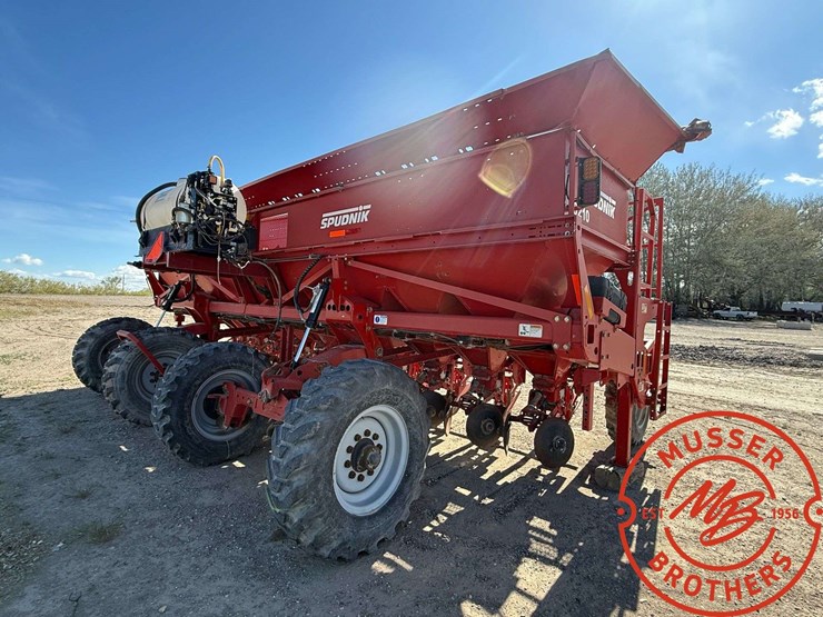spudnik-8210-10-row-specialty-planter-image-4