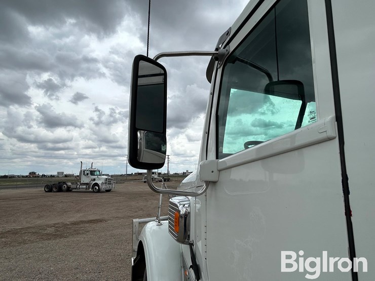2017-freightliner-coronado-132-image-19
