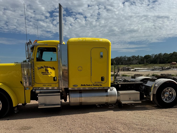 2007-peterbilt-379-image-8