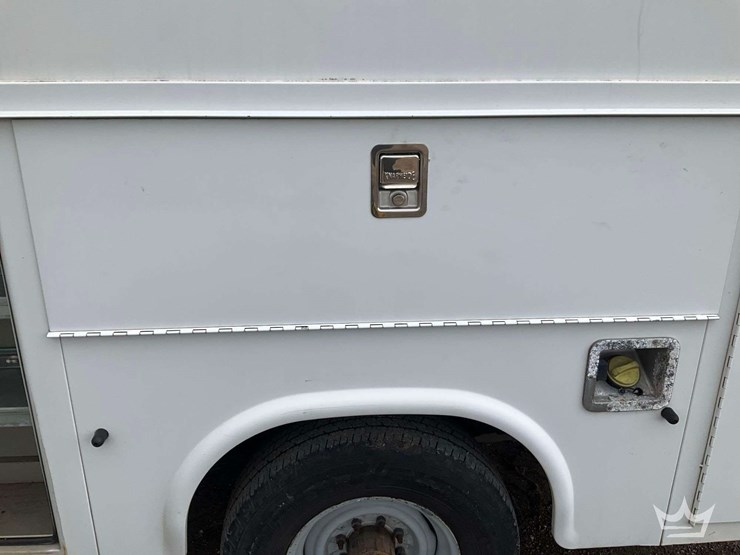 2013-ford-e350-image-37