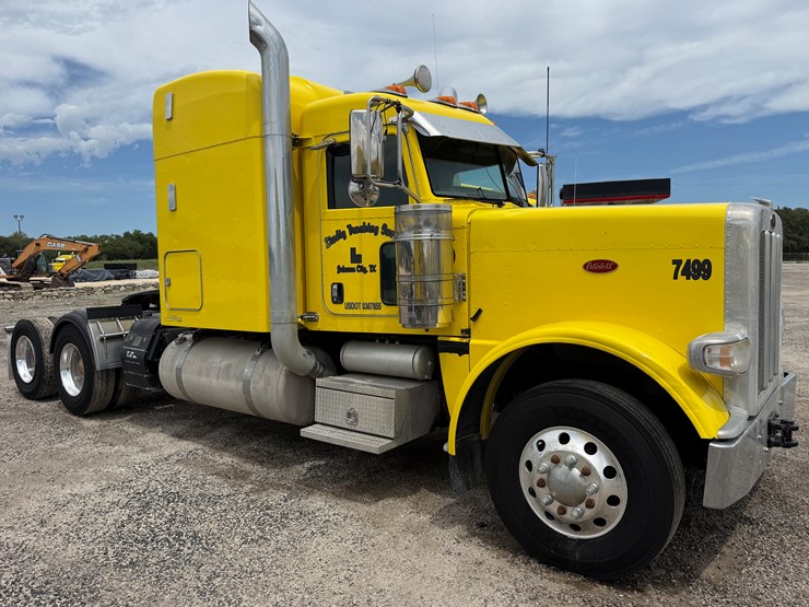 2013-peterbilt-389-image-3
