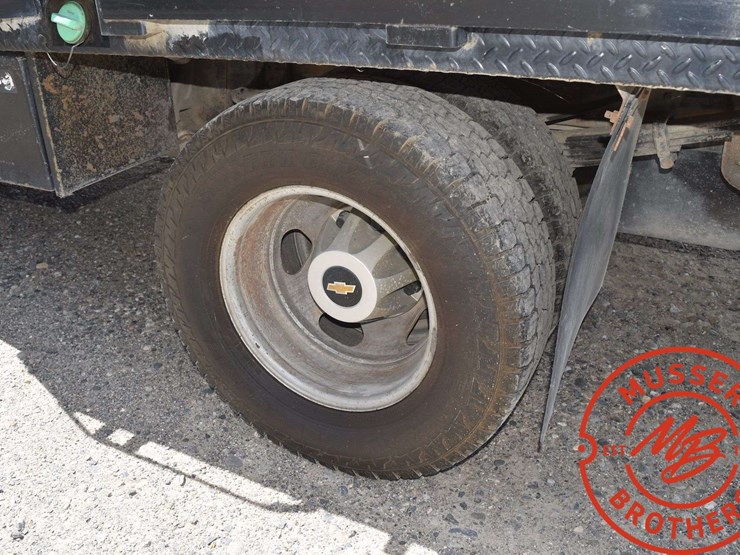 2015-chevrolet-3500-image-19