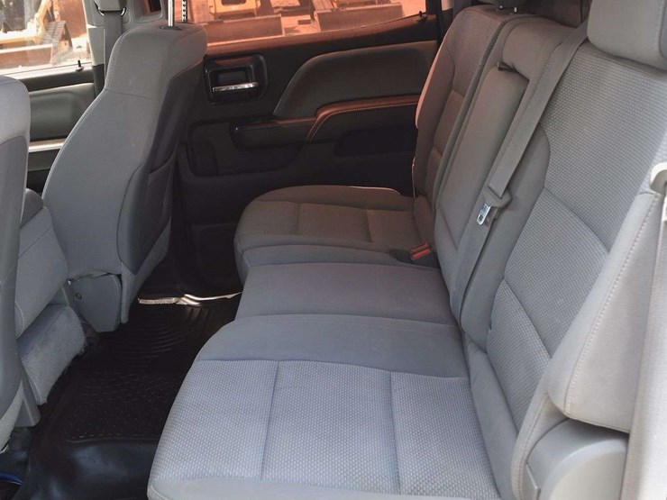 2015-chevrolet-3500-image-45