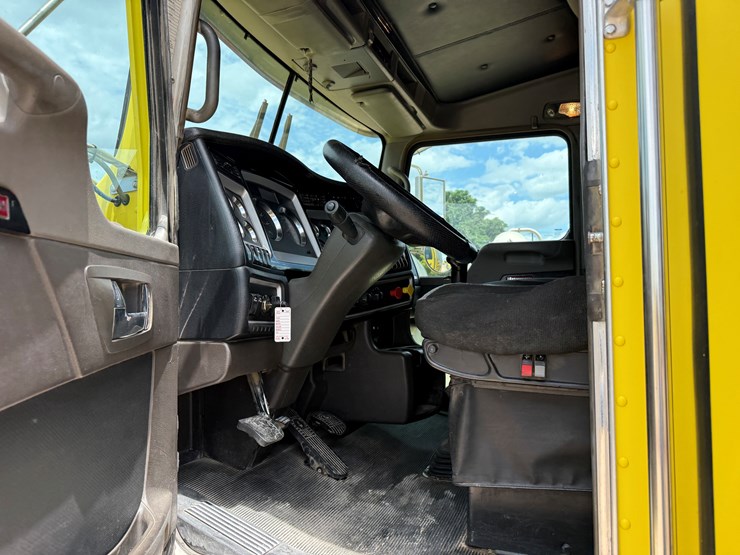 2015-kenworth-t800-image-11