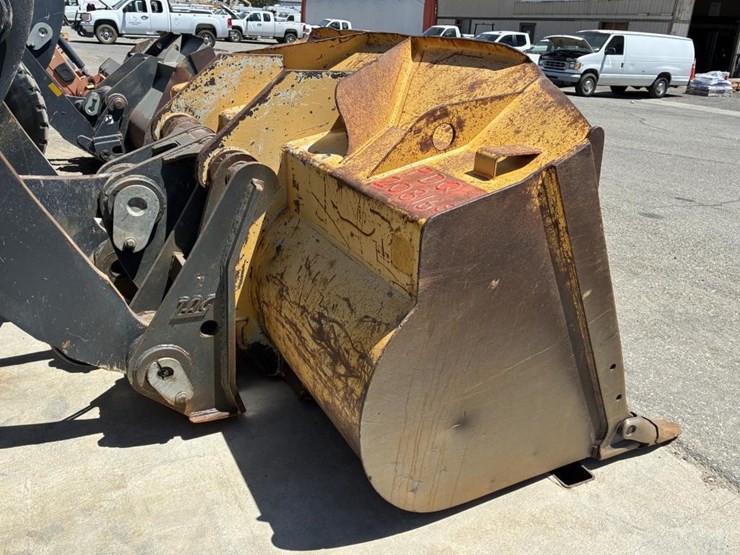 2018-deere-644k-image-9