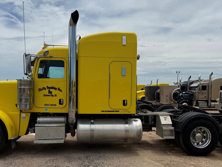 2014-peterbilt-389-image-8