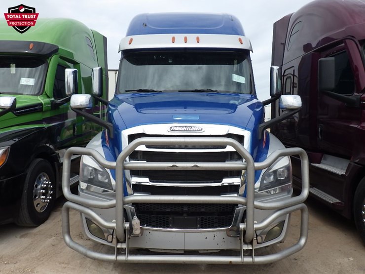 2021-freightliner-cascadia-126-image-2