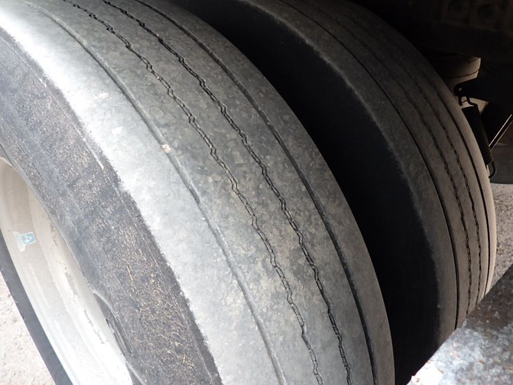2011-utility-3000r-image-12