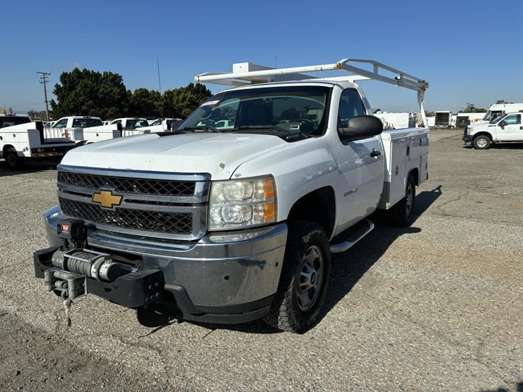 2012-chevrolet-2500hd-image-1