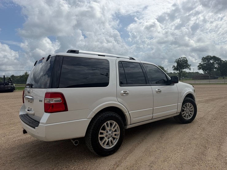 2012-ford-expedition-image-3