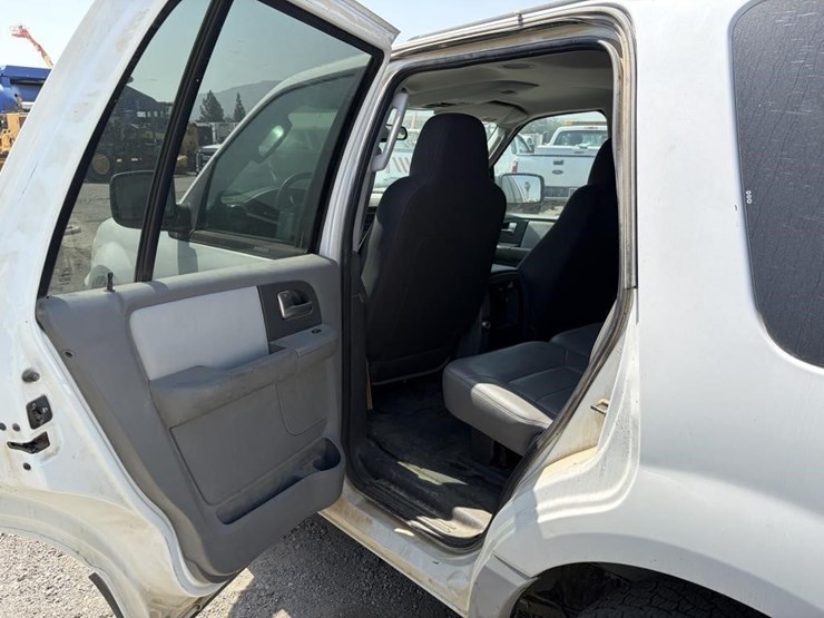 2004-ford-expedition-xlt-image-13