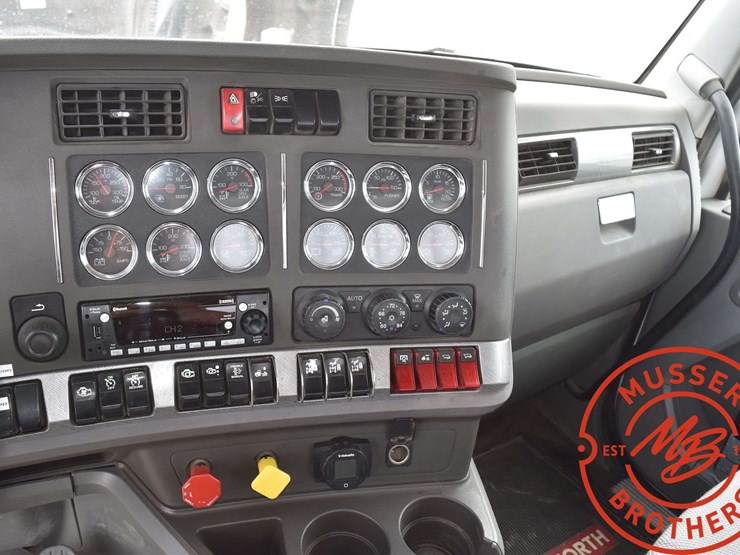 2016-kenworth-t880-image-58