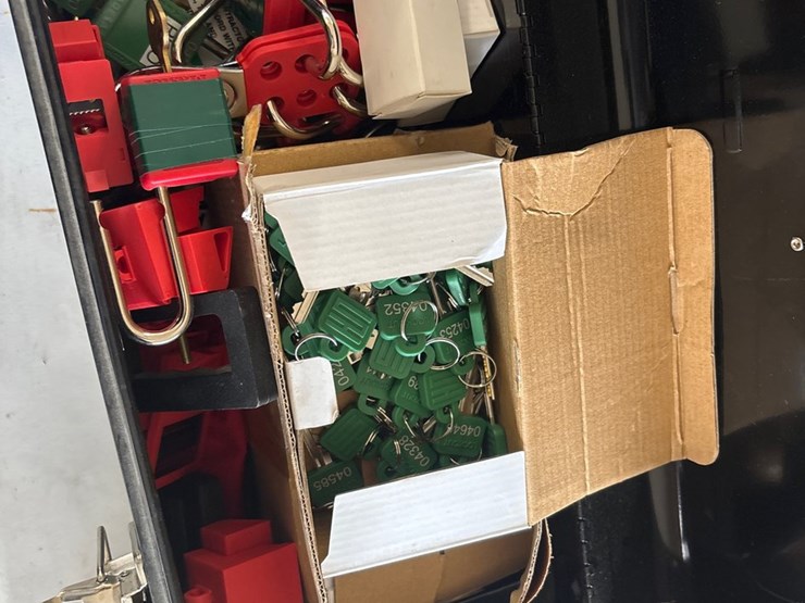 #4043-•-waterloo-tool-box-with-contents-image-2