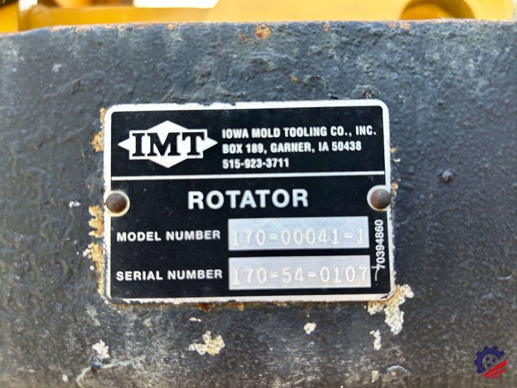 2010-freightliner-m2-106-image-67