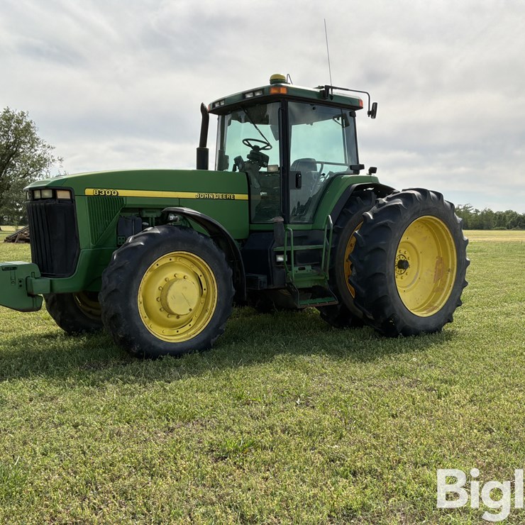 1997 JOHN DEERE 8300