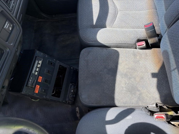 2003-chevrolet-silverado-2500-image-18