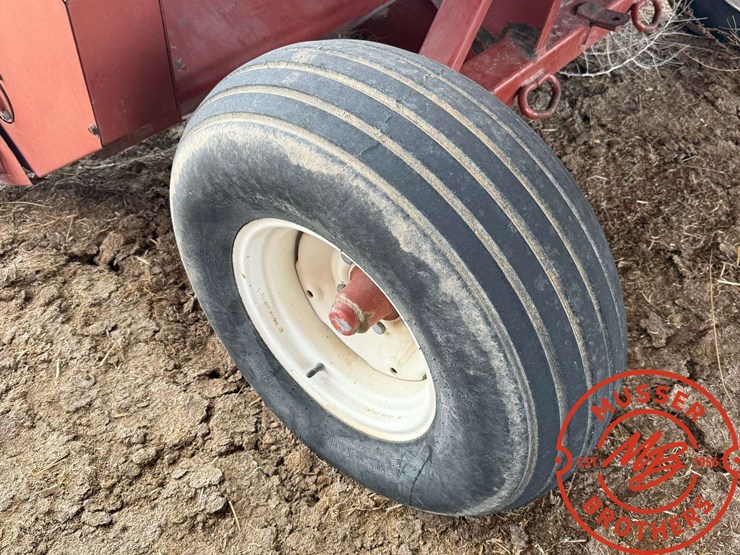 hesston-4570-image-16