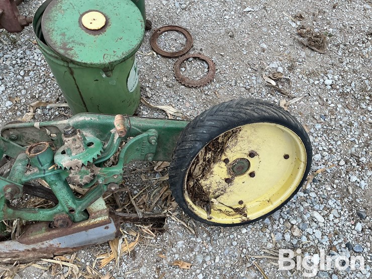 john-deere-71-image-11