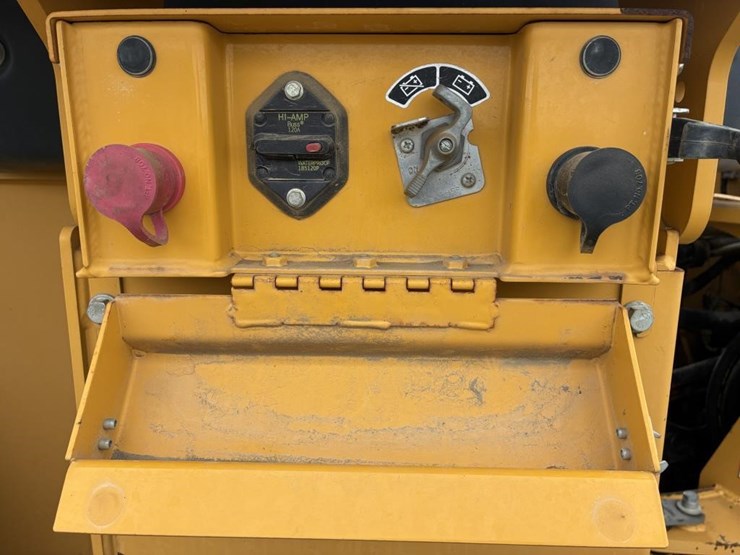 2018-deere-644k-image-15