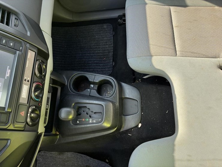 2014-toyota-tacoma-image-15