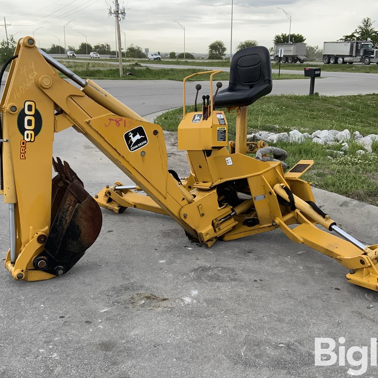 JOHN DEERE 900
