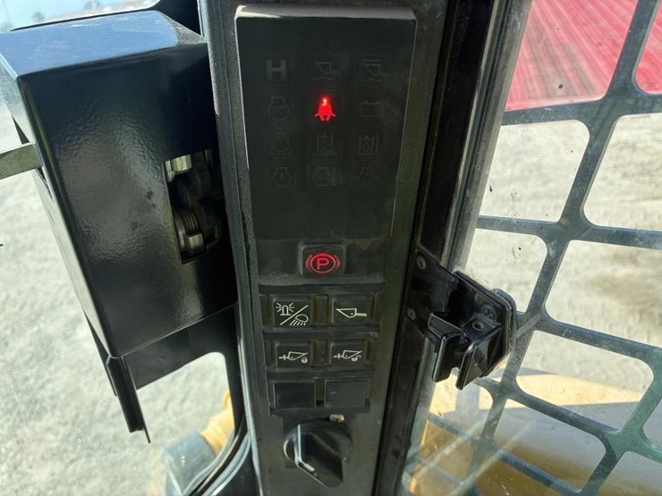 2019-gehl-rt165-image-18