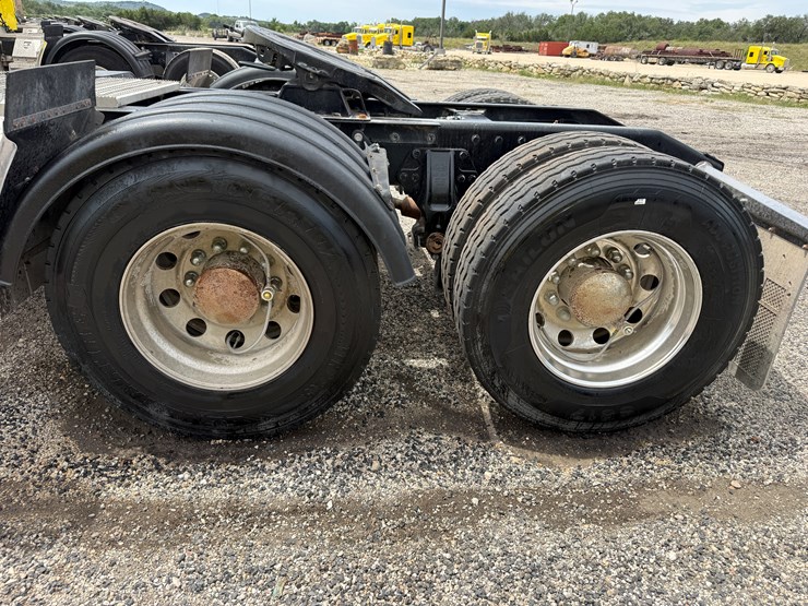 2014-peterbilt-389-image-15
