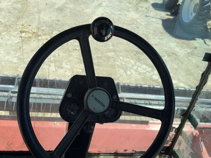 hesston-8400-image-31