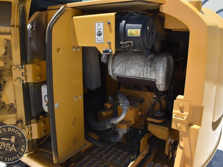 2021-caterpillar-305.5e2-image-38