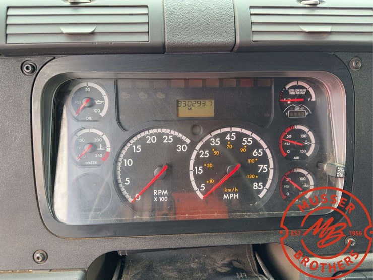2012-freightliner-cascadia-125-image-23