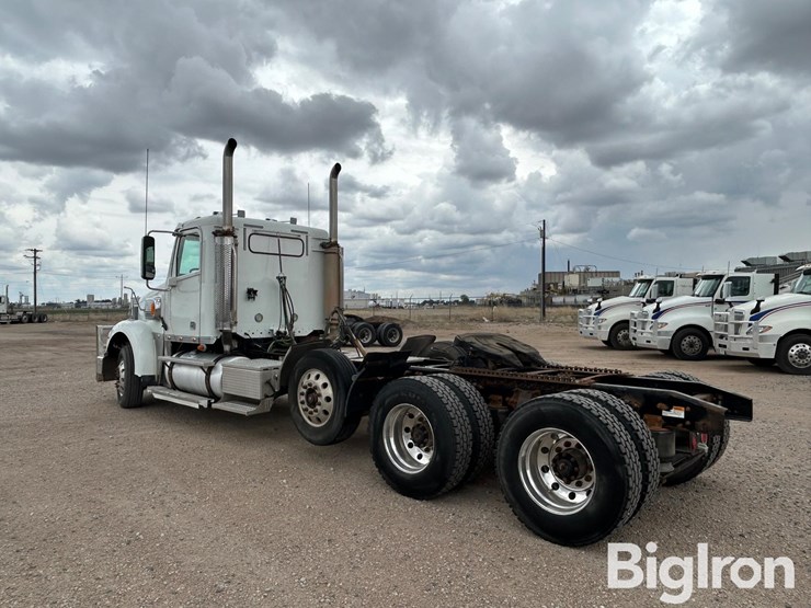 2017-freightliner-coronado-132-image-7