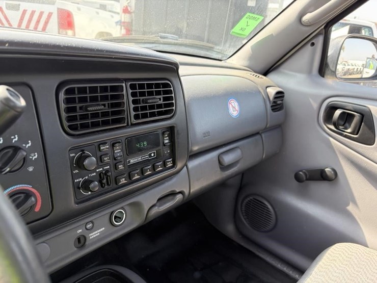 2000-dodge-dakota-image-16