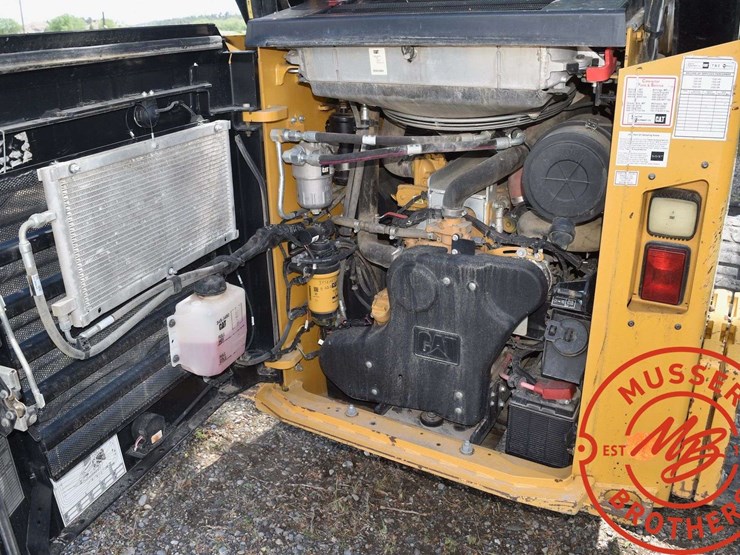 2018-caterpillar-d2-image-36
