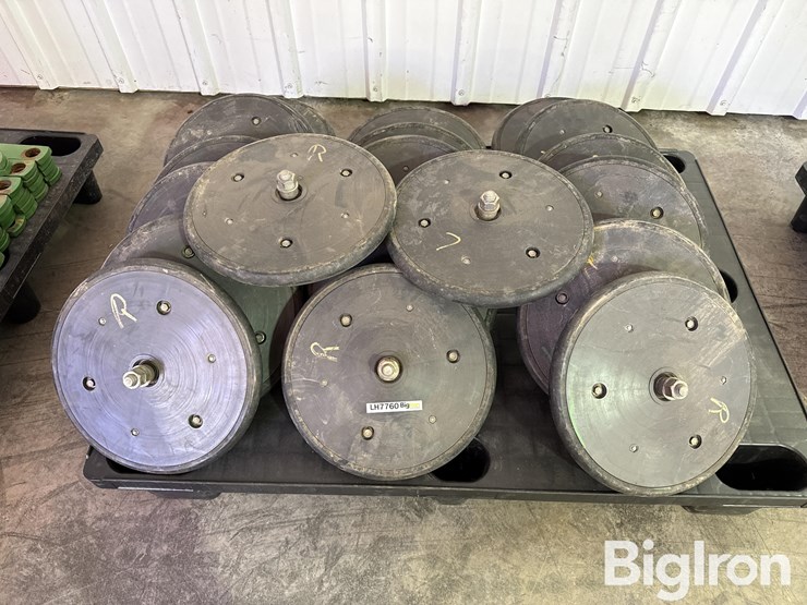 john-deere-planter-wheels-w/bolts-image-2
