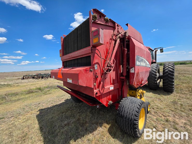 new-holland-br780-image-5
