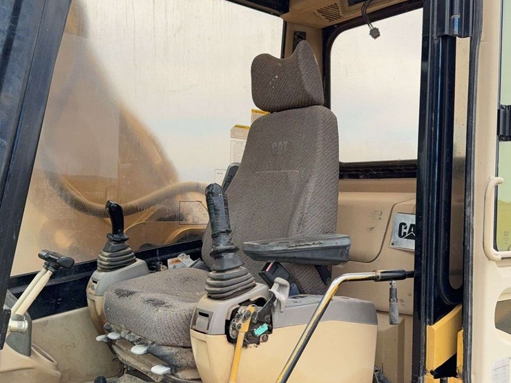 caterpillar-325b-image-31