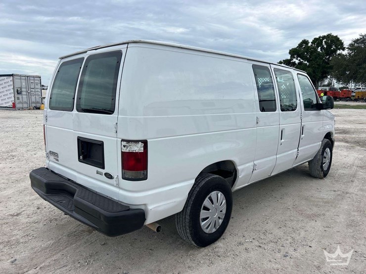 2013-ford-e-250-cargo-van-image-3