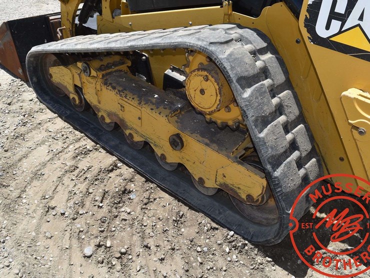 2016-caterpillar-d2-image-30