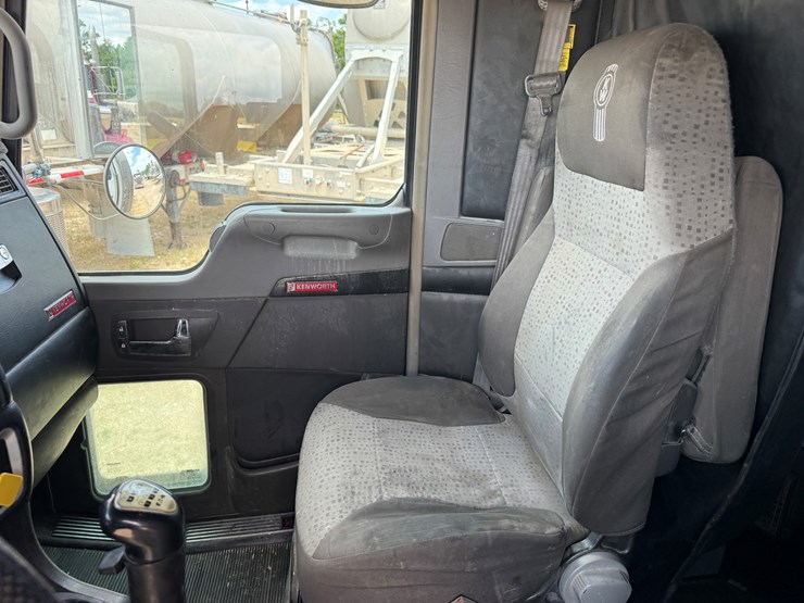 2016-kenworth-t800-image-12