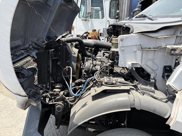 2016-ford-f650-image-11
